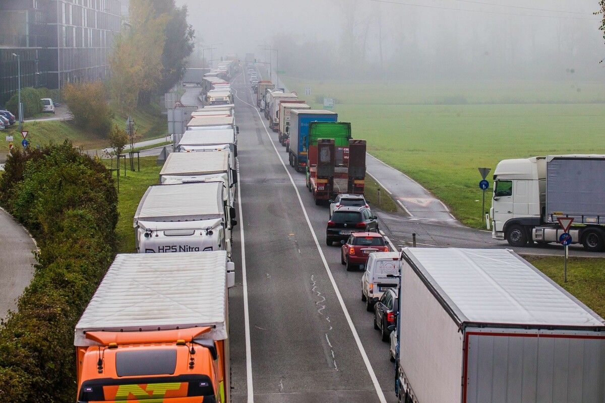 Gerade in Wochen mit Feiertagen sind solche Bilder rund um Wolfurt keine Seltenheit.⇒VN/PS