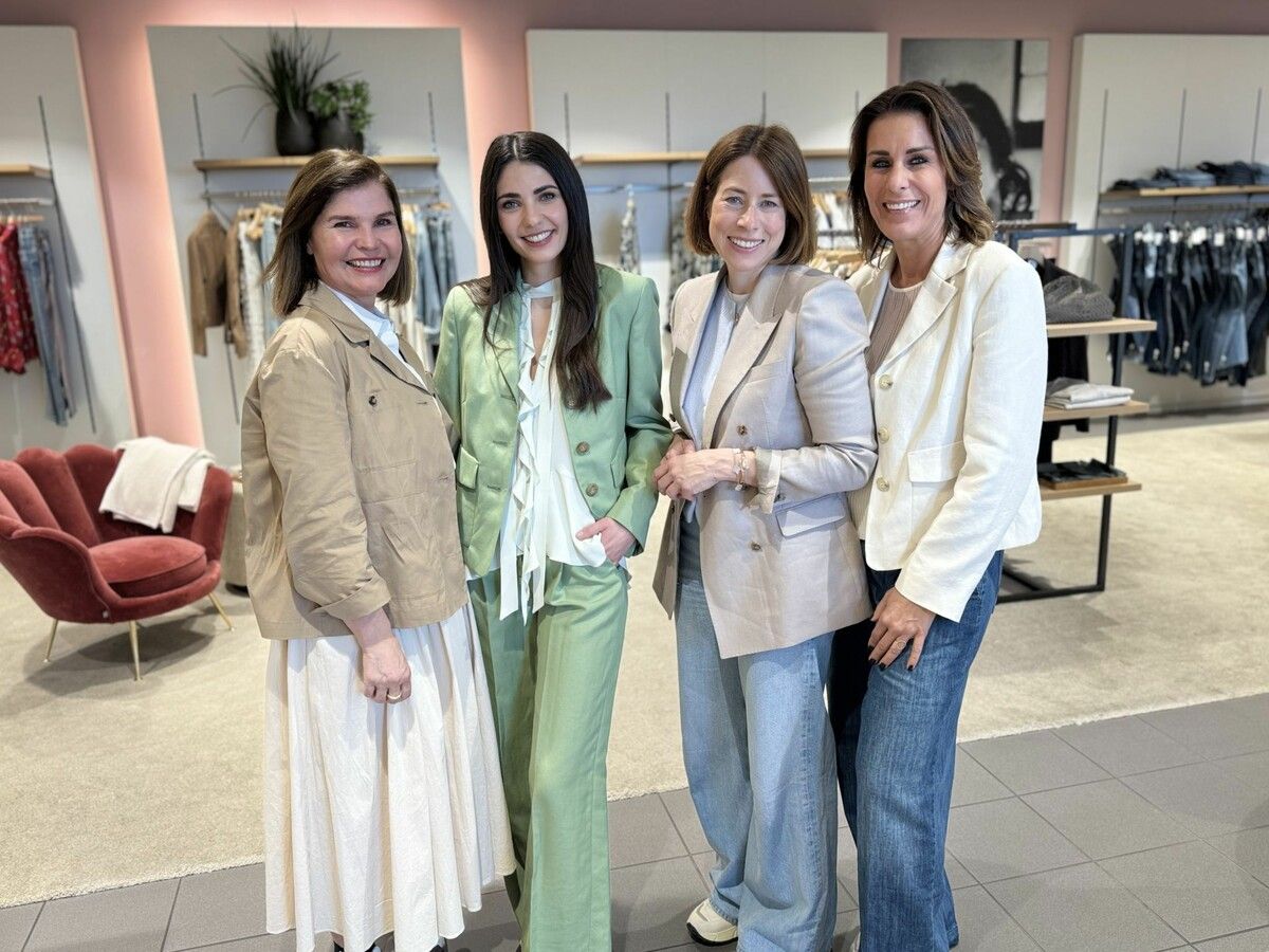 Geschäftsführerin Stefanie Walser und Shop-Leiterin Birgit Moosbrugger mit Luisa Cerano-Repräsentantin Marion Resch und Model Daniela Zivkov.⇒Sigrid Juen