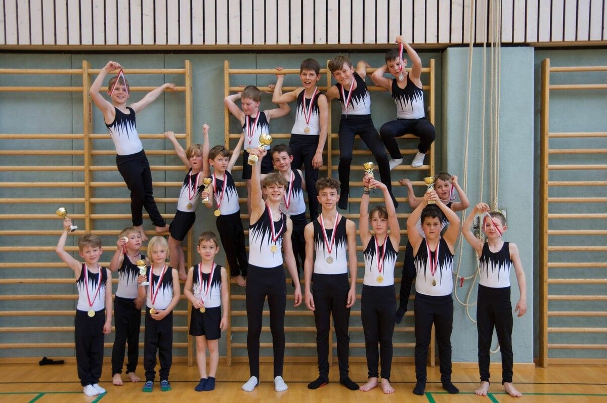 Groß war der Jubel bei den Buben nach dem Wettkampf.⇒ppl (2)