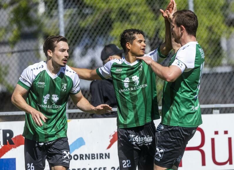 Großer Jubel der DSV-Spieler über den Erfolg gegen Nenzing.⇒paulitsch