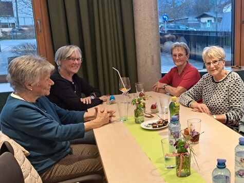 Gute Stimmung, süße Köstlichkeiten und Infos zum Digi-Coach beim Clubnachmittag in Mäder. ⇒PVÖ Mäder