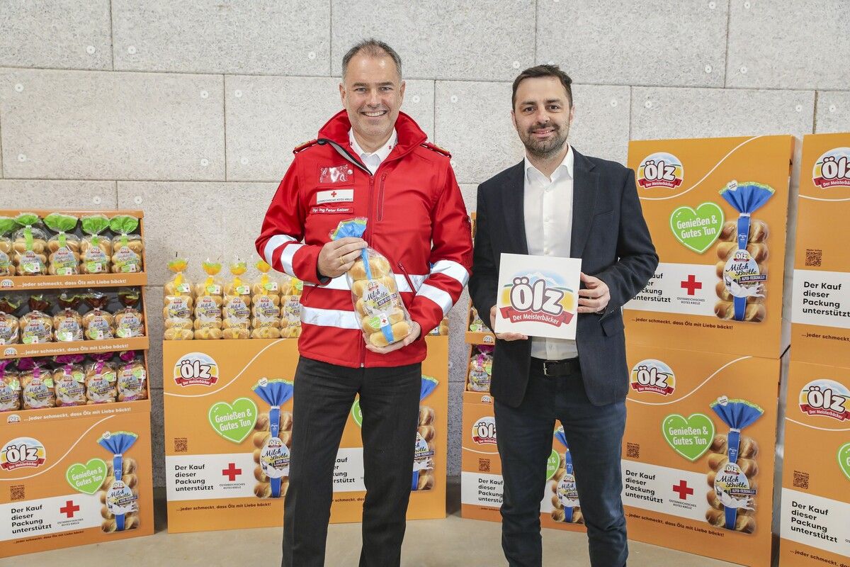 Gutes Tun Ölz der Meisterbäcker startet eine Spendenaktion für Lesepatenschaften und Lernbegleitung des Österreichischen Jugendrotkreuzes. Bis 19. Juli fließt beim Kauf ausgewählter Milch Brötle Produkte automatisch ein Spendenbeitrag in die Lernangebote. Peter Kaiser vom Roten Kreuz und Paul Steyrer (Ölz) starten gemeinsam das Projekt. ⇒ÖRK