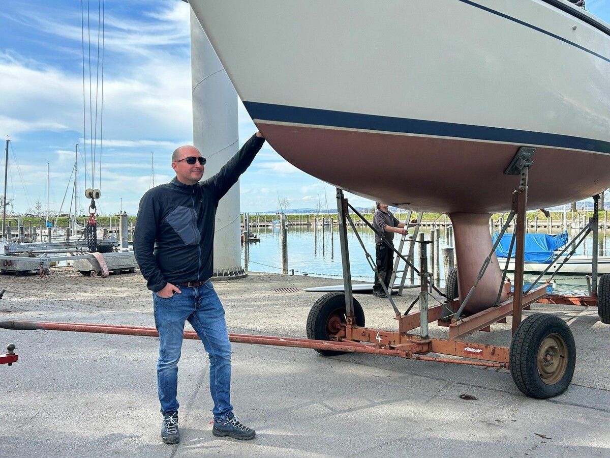 Hafenreferent Andreas Stiastny kümmert sich um eine ordnungsgemäße Wasserung. ⇒VOL.AT/DOS