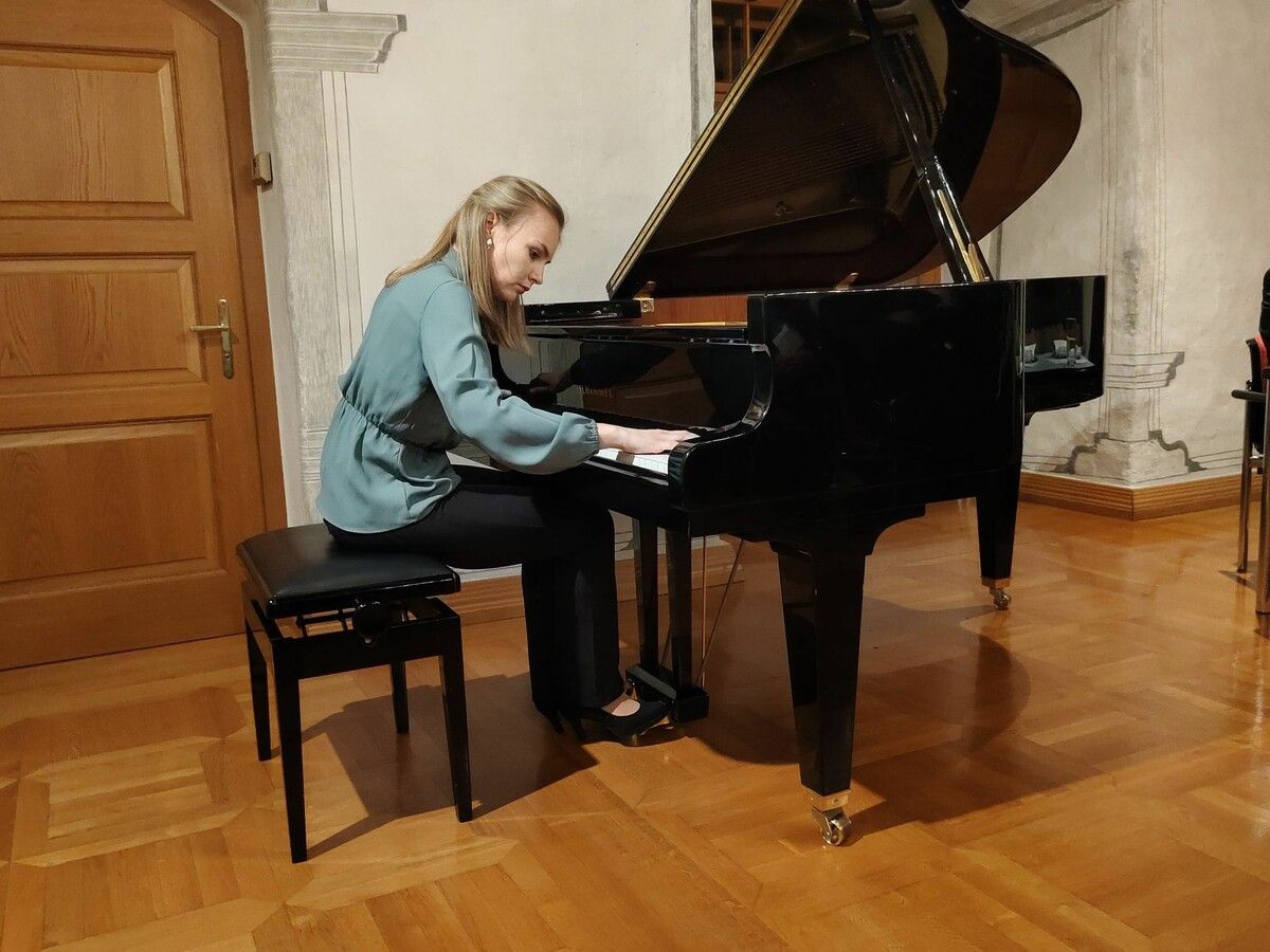 Hanna Bachmann lädt zum Liederabend mit Ingrid Zumtobel-Amann ins Schlössle.⇒Henning Heilmann