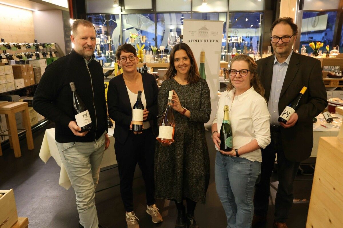 Hansjörg Rohrmoser, Julia Welte (beide Bevanda), Marianna Canelas, Christine Bertsch (Bevanda) und Biowinzer Armin Huber.⇒Arno Meusburger