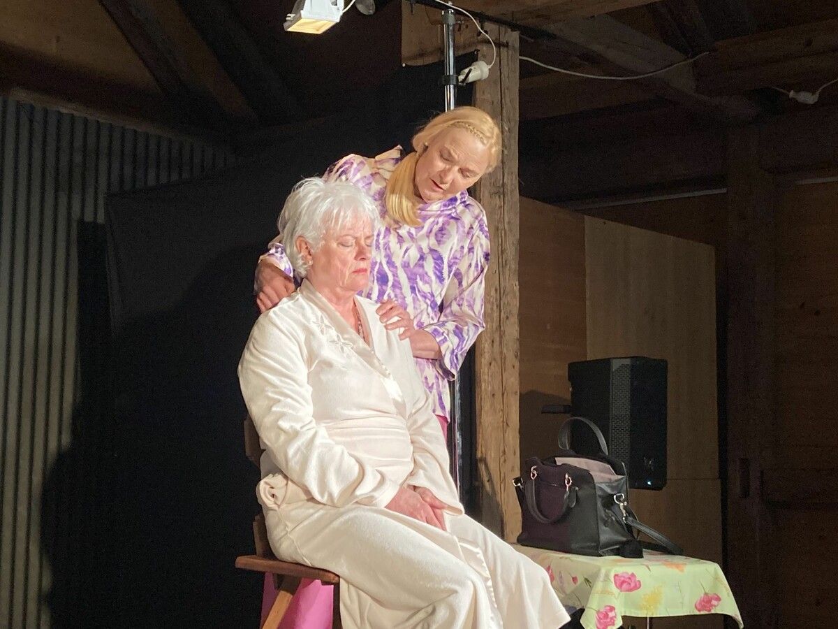 Herma Comper als verzweifelte Tochter