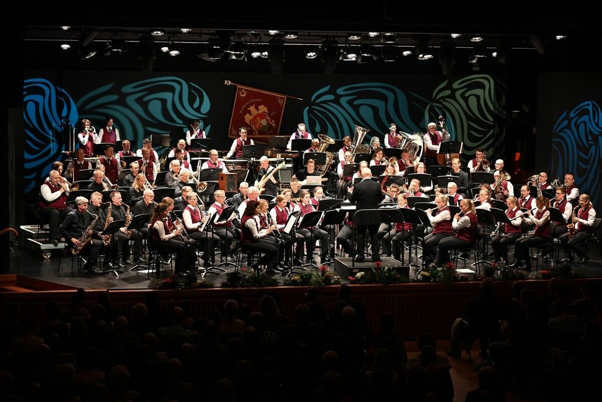 Höhepunkt des Konzerts war die Uraufführung „Touren der Zeit“. Eine Komposition von Gilbert Tinner.⇒Bvs (3)