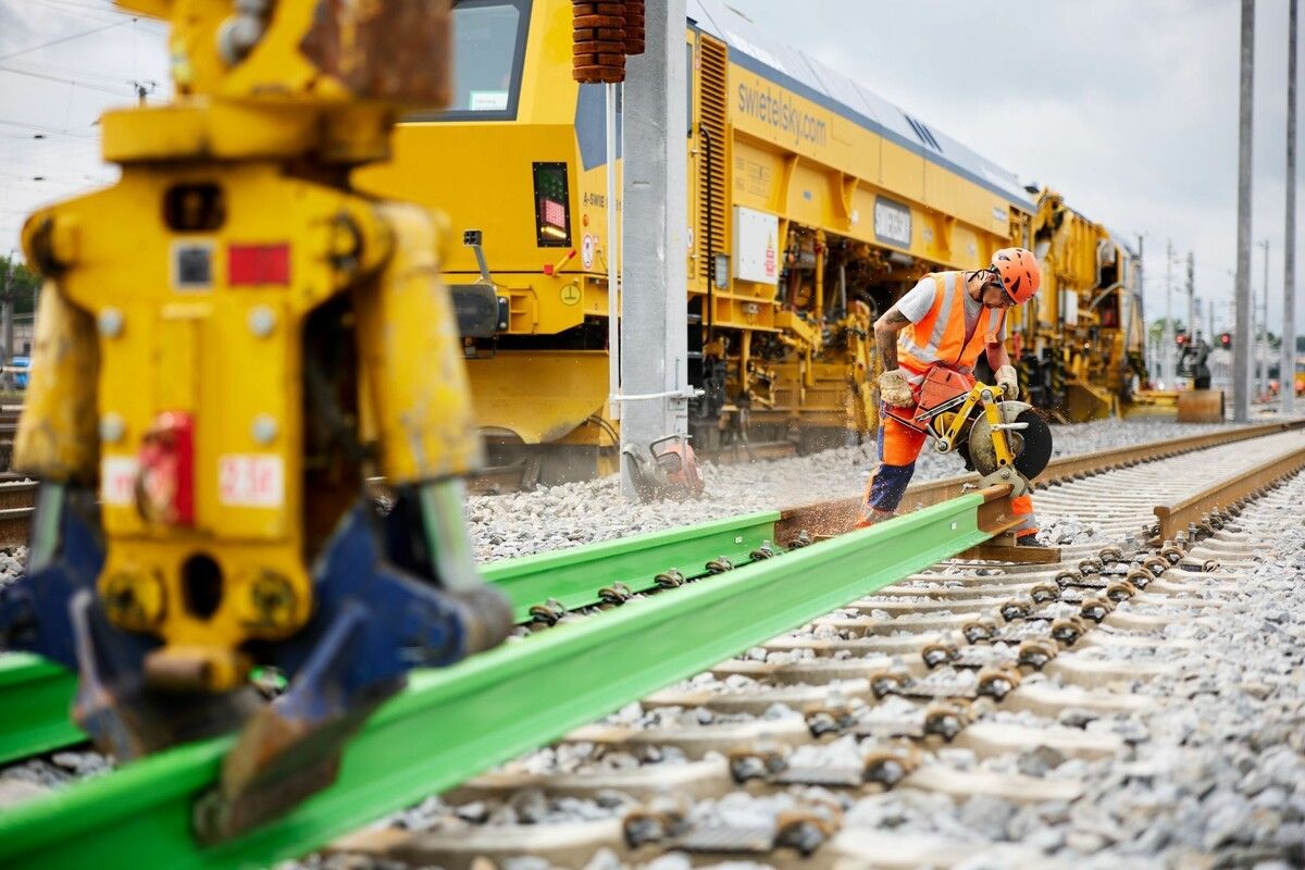 Im April wird am Dornbirner Bahnhof an den Schienen gearbeitet.⇒Stadt