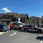 Vier Pkw kollidieren, zwei Personen verletzt