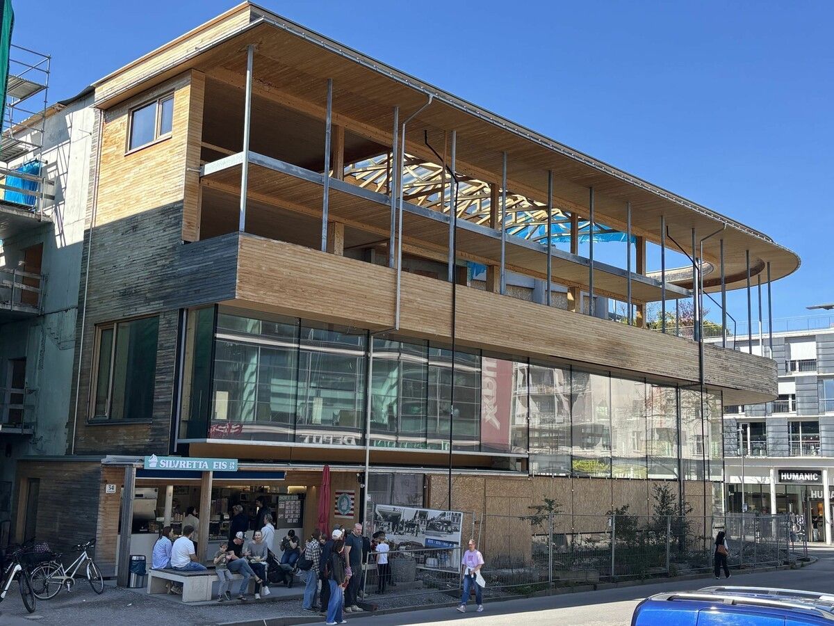 Immerhin die Eisdiele konnte ihr Geschäft bereits wieder aufnehmen.⇒VN/Rau