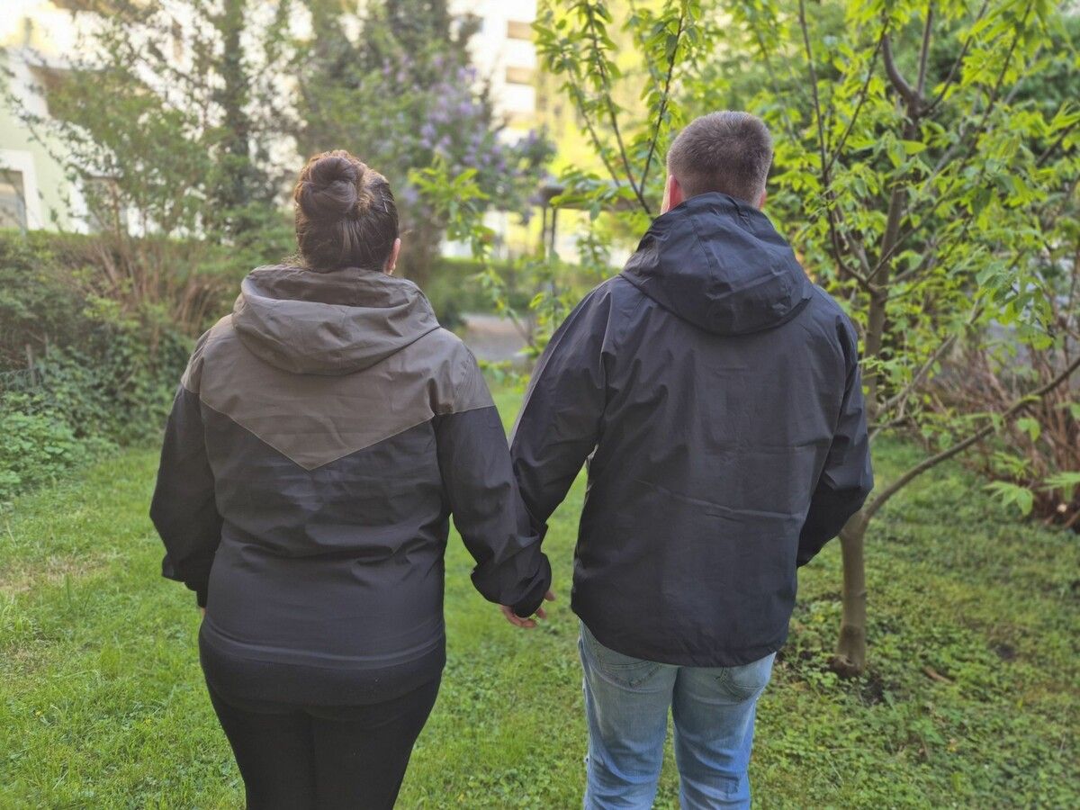 Juliane und David Stemer haben 2024 ihren Sohn verloren. Mit dem Verlust gingen sie ganz unterschiedlich um. ⇒VN/JUN