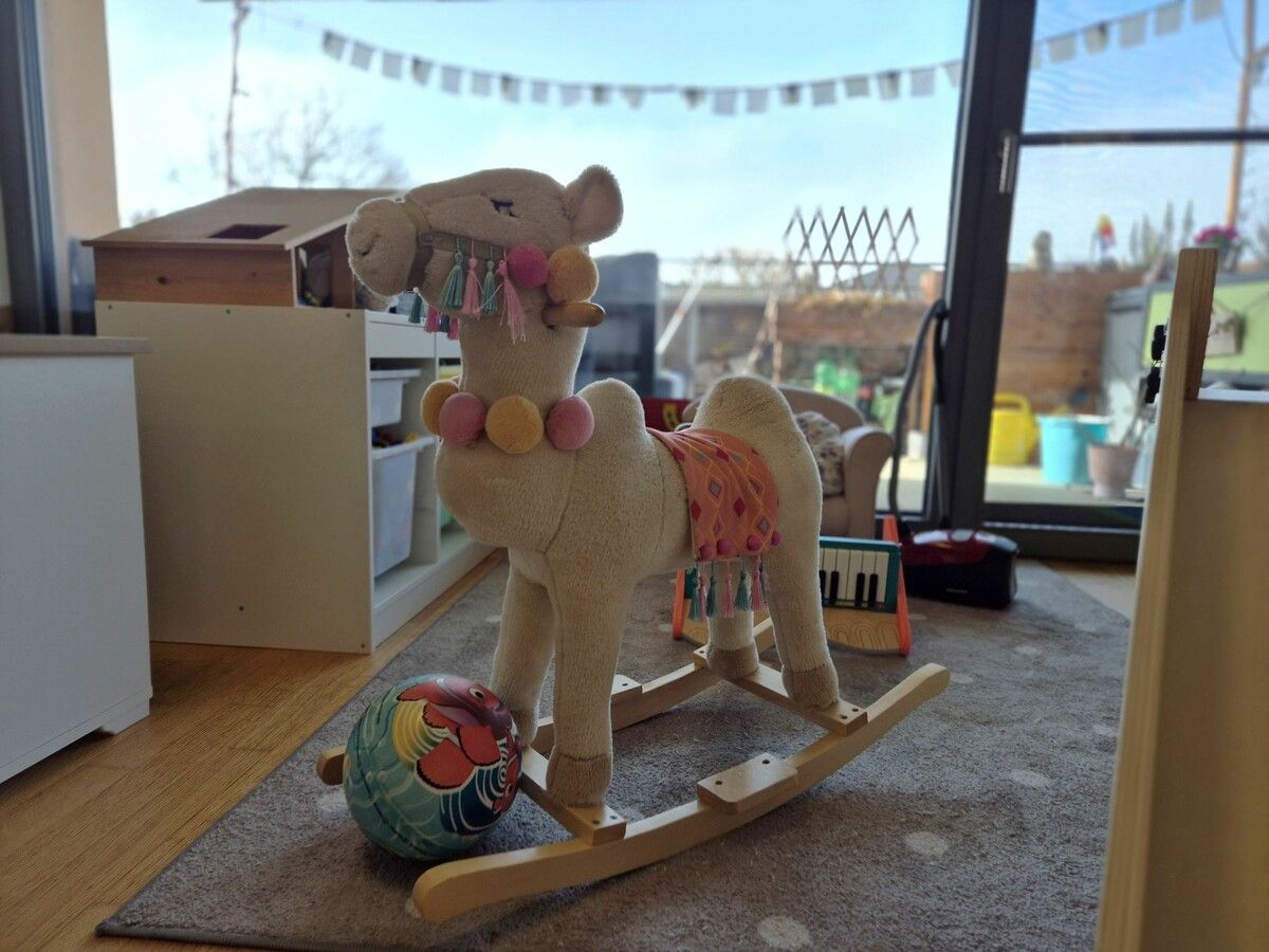 Kamelreiten im Wohnzimmer: Laetitias Spieleparadies.