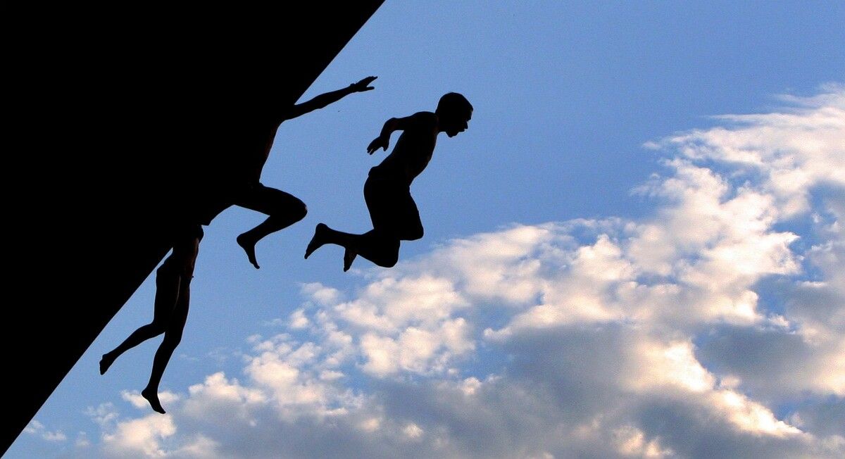 Kein Sprung ins Ungewisse: Junge Leute in Vorarlberg trauen der Zukunft.