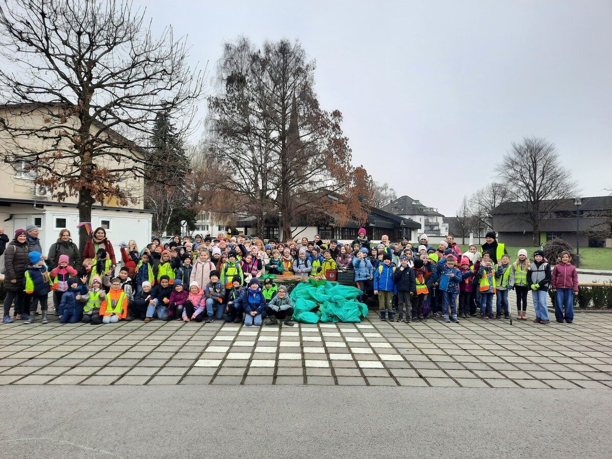Kleine Hände, große Wirkung. Besonders viele Kinder waren in Fussach unterwegs, um ihr Zuhause, ihre Gemeinde sauber zu halten. ⇒Vorarlberger Gemeindeverban