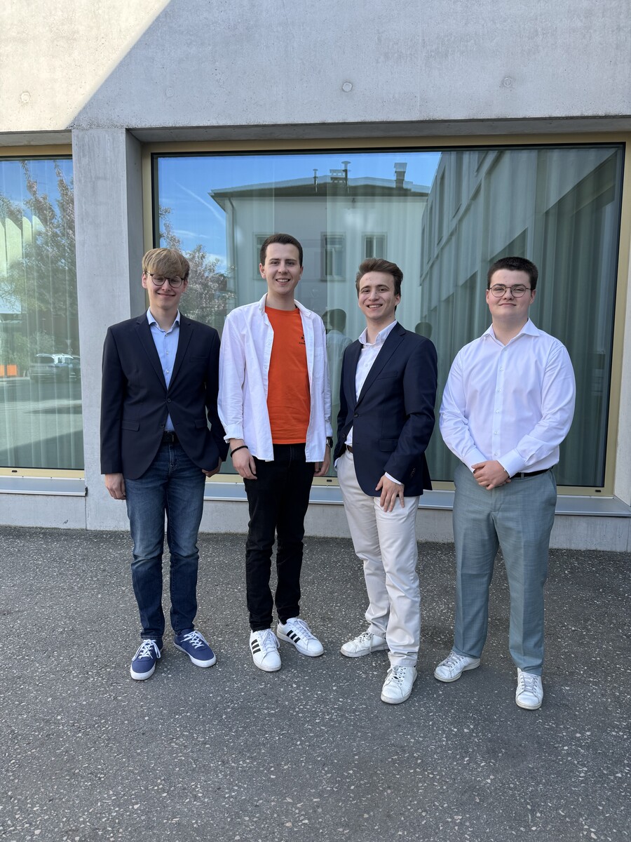 Teilnehmerinnen des Projekts „Students Teach Students“.⇒Land Vorarlberg / 7PRO.TV