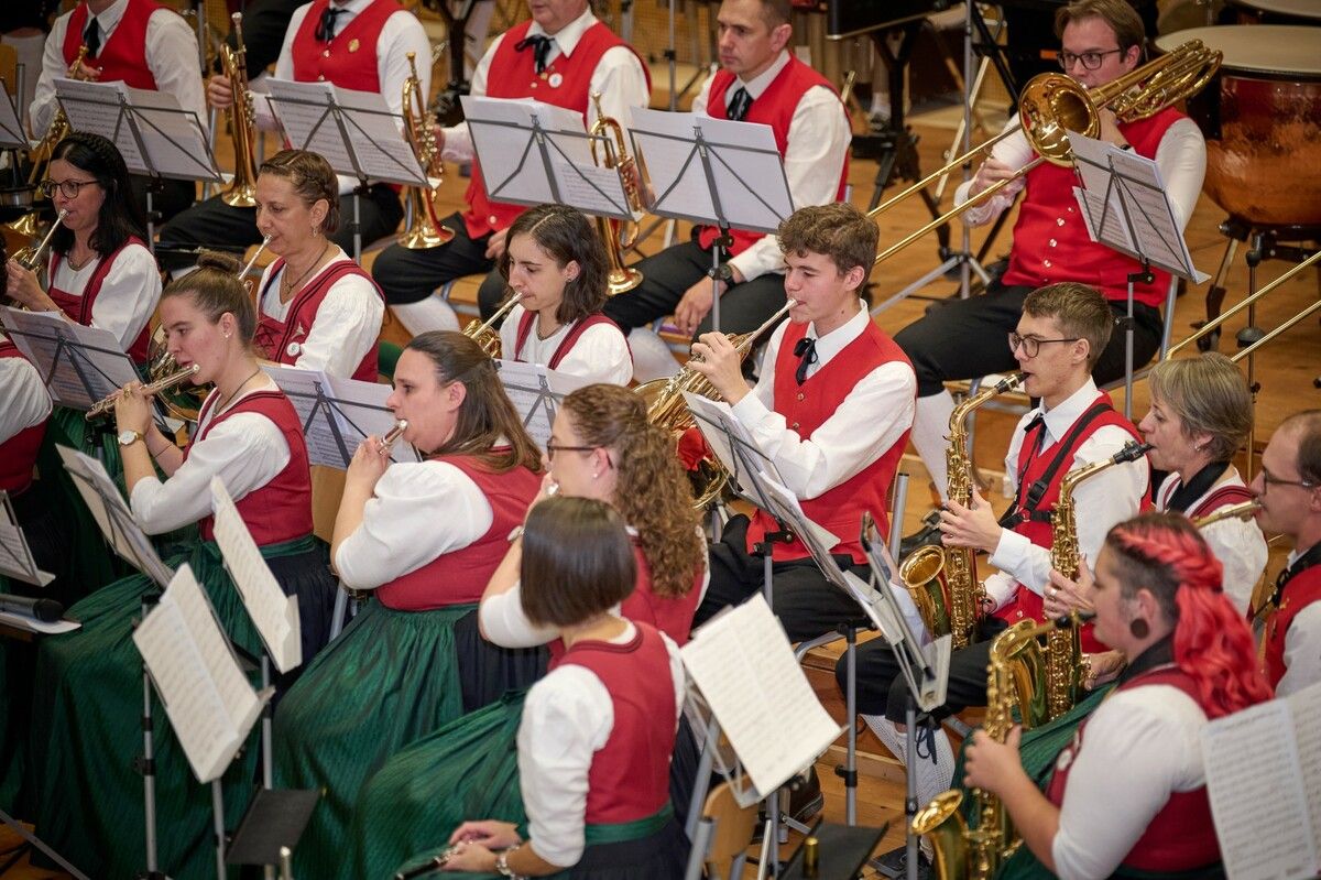 Konzertabend mit böhmischer Blasmusik und Blues verspricht musikalische Vielfalt und beste Unterhaltung in Tosters.⇒Harmoniemusik Tisis-Tosters