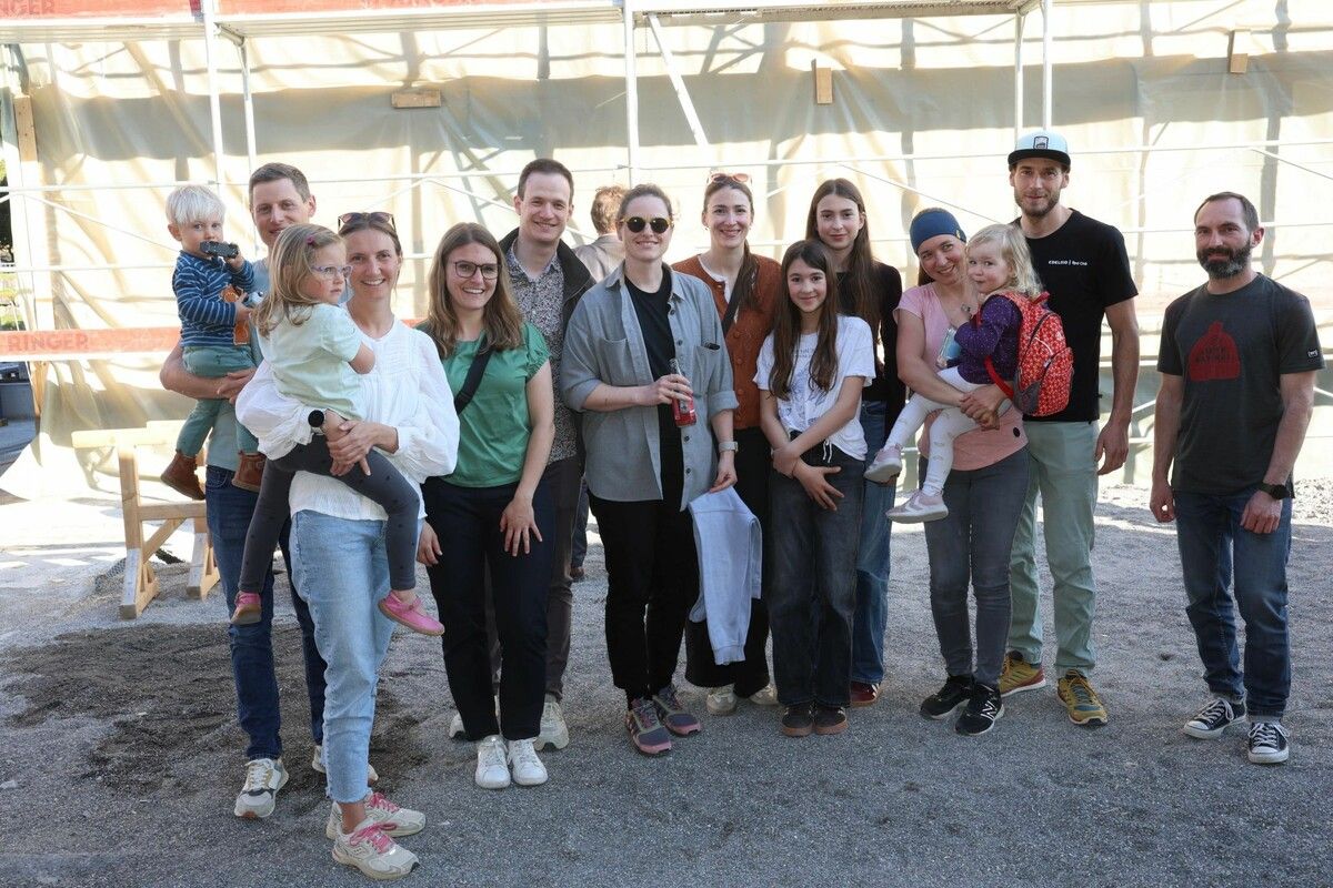 Künftige BewohnerInnen von Doppel- und Reihenhäusern.⇒Arno Meusburger (2)