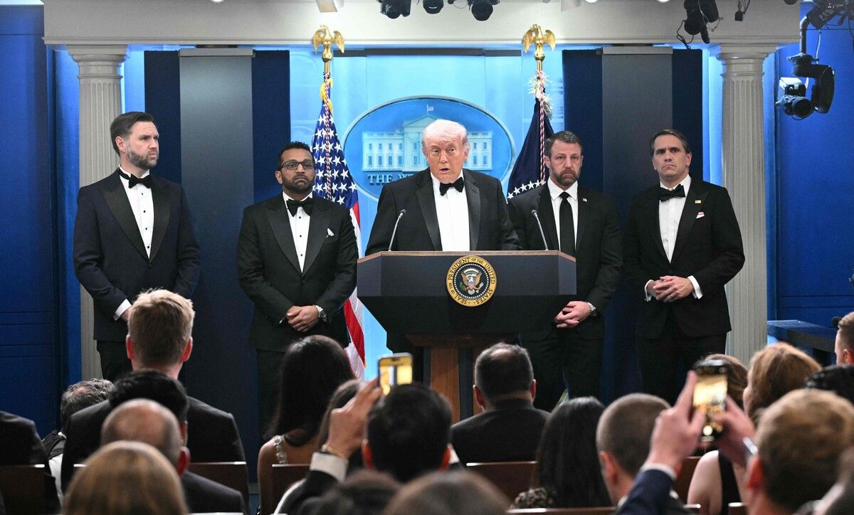 Kurz nach dem Attentat gab Präsident Trump eine Pressekonferenz, in der er den Angreifer eine „kranke Person“ nannte. ⇒afP