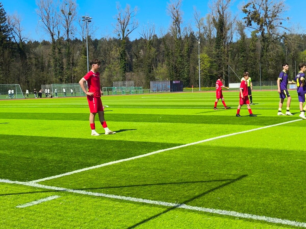 Lisandro Antonio Zeferino de Oliveira traf aus 73 Metern.⇒vn/tk (2)