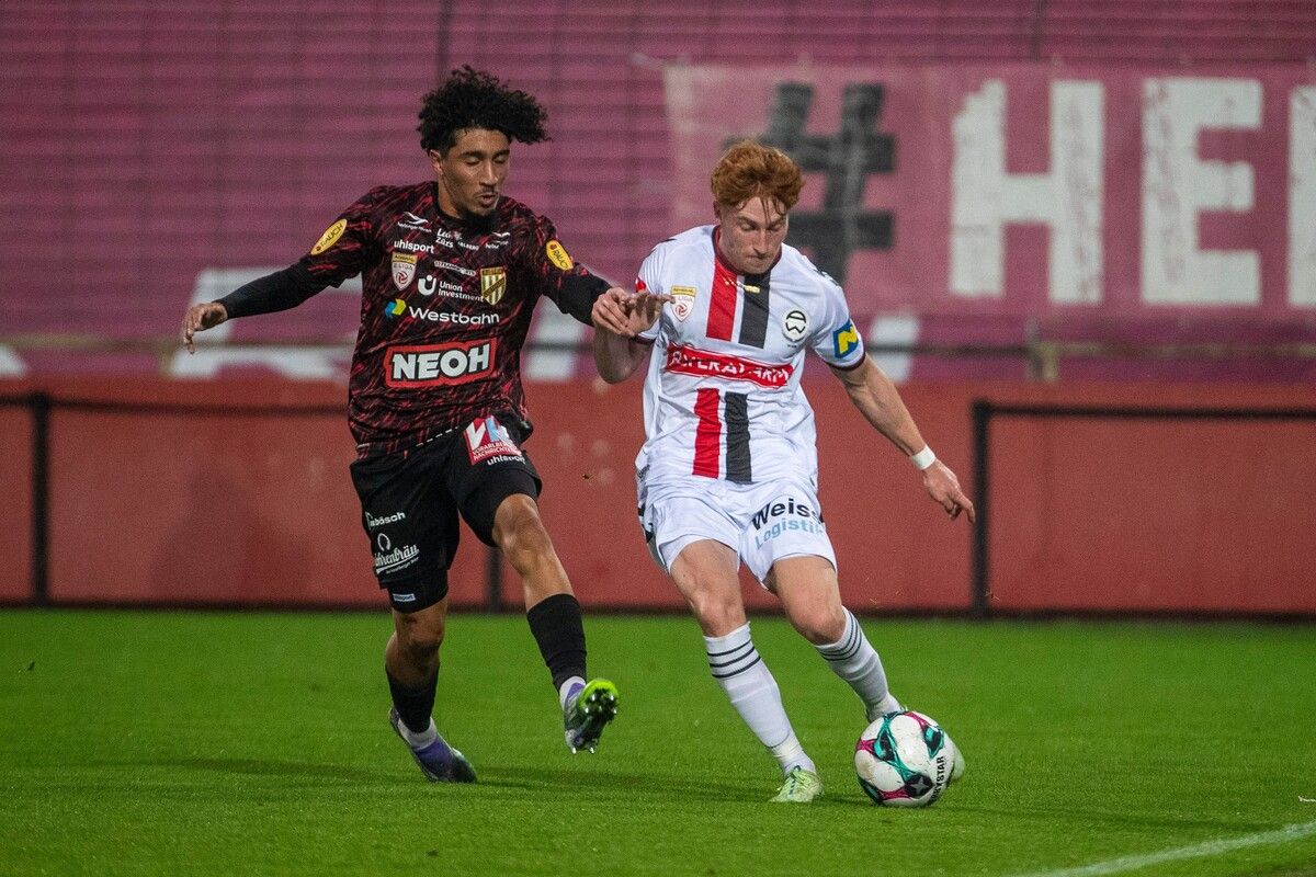 MARIA ENZERSDORF,AUSTRIA,26.SEP.25 - SOCCER - ADMIRAL 2. Liga, Admira Wacker vs SC Austria Lustenau. Image shows Mohamed-Amine Bouchenna (A.Lustenau) and Felix Holzhacker (Admira). Photo: GEPA pictures/ Philipp Brem