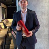 Zwei Diplome „wandern“ ins Ländle