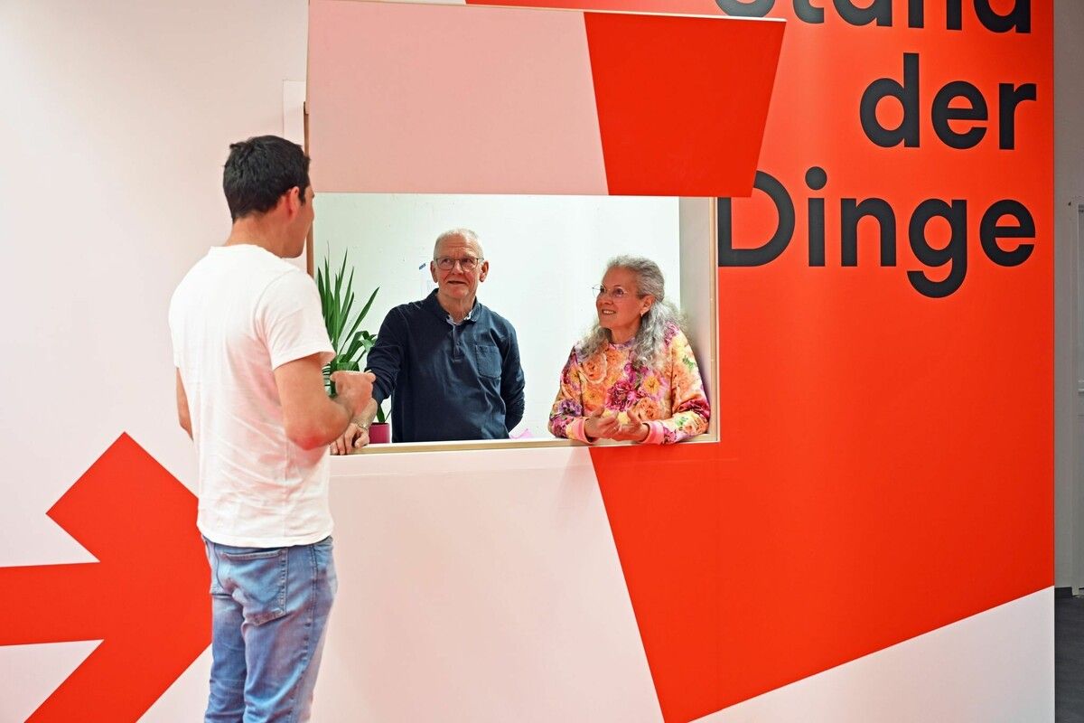 Mit dem Zuhörkiosk ist ein Ort entstanden, an dem Menschen ihre Gedanken teilen können.⇒lcf (3)