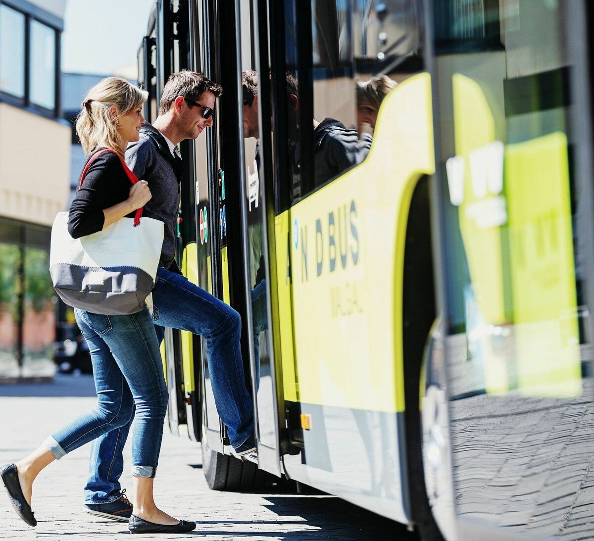 Mit gültigem Messe-Ticket oder dem VMOBIL-Online-Gratis-Ticket ist die An- und Abreise mit Bus und Bahn kostenlos. ⇒Verkehrsverbund Vorarlberg