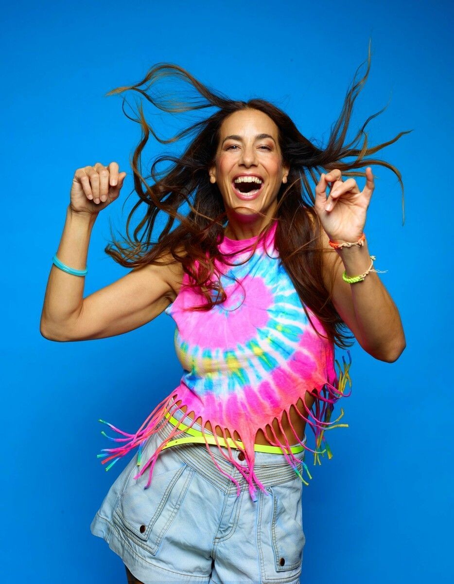 Nina Hartmann gastiert am 10. April 2026 mit „Good Weibrations“ im Löwensaal Hohenems – ein Kabarettabend voller Humor und Selbstironie.