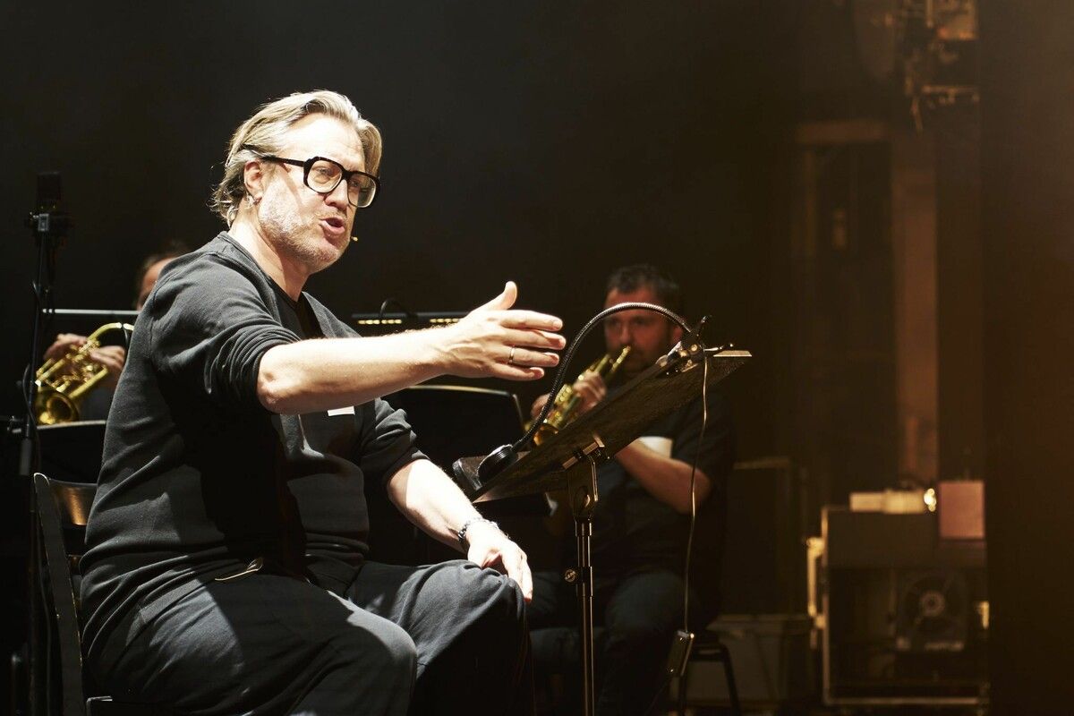 Ofczarek gelang ein außergewöhnlicher Abend über Kunst, Heuchelei und Beobachtung.⇒APA/BURGTHEATER/TOMMY HETZEL