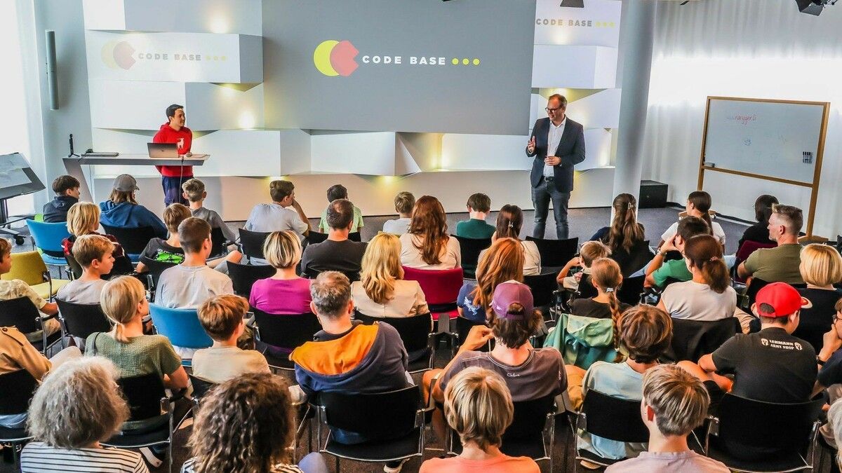 Programmieren und entdecken beim Code Base Camp 2026. ⇒VN/Steurer