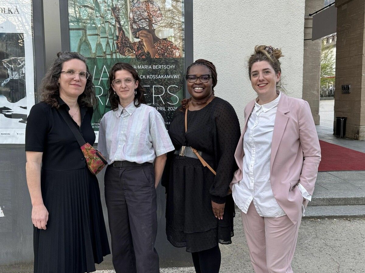 Regisseurin Eva-Maria Bertschy, Dramaturgin Luca Maier, Edwige Dro (Text) und Produktionsleiterin Camille Florence Jamet vor der Premiere am Landestheater.⇒Sigrid Juen