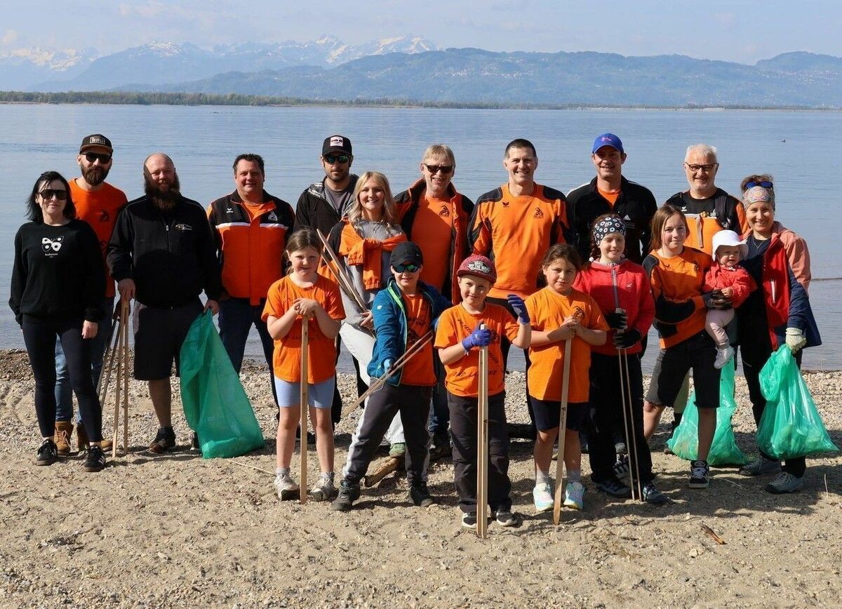 Ringer des AC Hörbranz an der Leiblachmündung bei der Seeufer- und Flurreinigung in Hörbranz.⇒CHF (4)