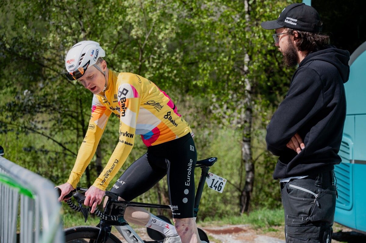Routinier Colin Stüssi zeigte einmal mehr seine Kletterqualitäten. Der Schweizer aus dem Team Vorarlberg hielt mit den weltbesten Fahrern am Berg mit.⇒Stiehl