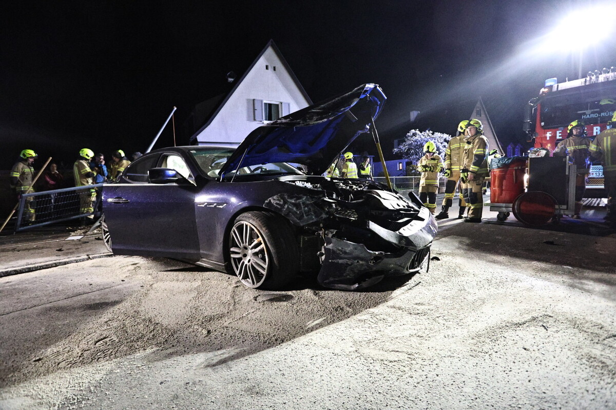 Sämtliche vier Insassen des Wagens wurden verletzt und mussten ins Spital eingeliefert werden.⇒VOL.at/Vlach