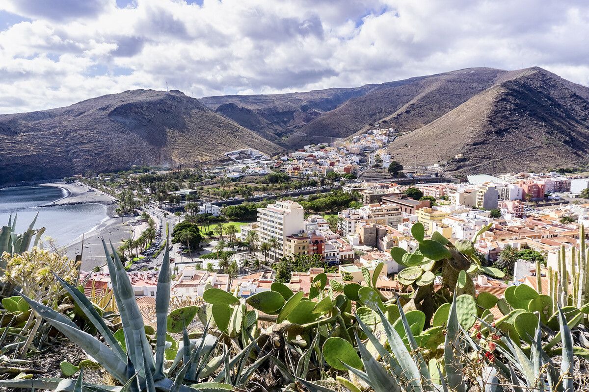San Sebastián ist der Hauptort der Insel und Ankunftspunkt für die Touristen.⇒Shutterstock