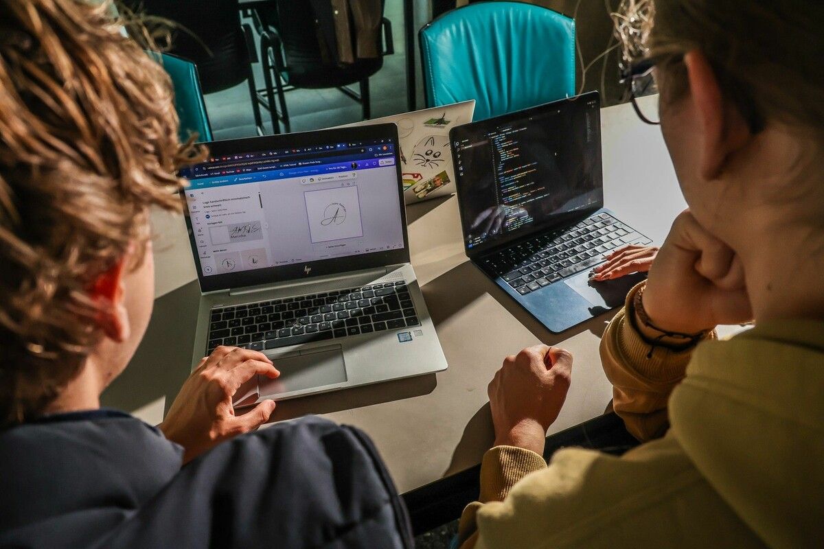 Schüler tüfteln mit der KI an ihren Abschlussarbeiten, müssen deren Nutzung aber kennzeichnen.⇒VN/Steurer, VN/paulitsch