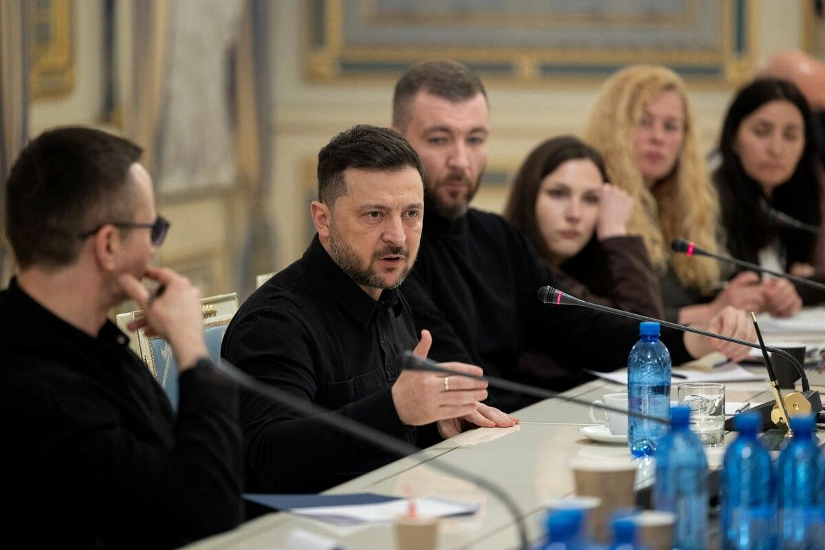 Selenskyj nahm diese Woche in Kiew an einem Treffen mit Journalisten teil und steht dabei im Kontext der andauernden russischen Invasion der Ukraine.⇒afp