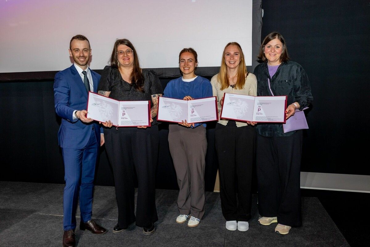 Simone Angerer, Sarah Greber, Ana Hopfner und Stefanie Weis nahmen die Auszeichnung in Wien entgegen.⇒⇒Valerie Eccli
