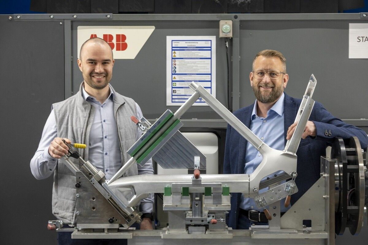 Sind für den neuen Produktionszweig im WE Form-Werk verantwortlich: Project Manager Mathias Harrasser (li.) und der COO des Unternehmens, Markus Reiner. ⇒VN/Paulitsch