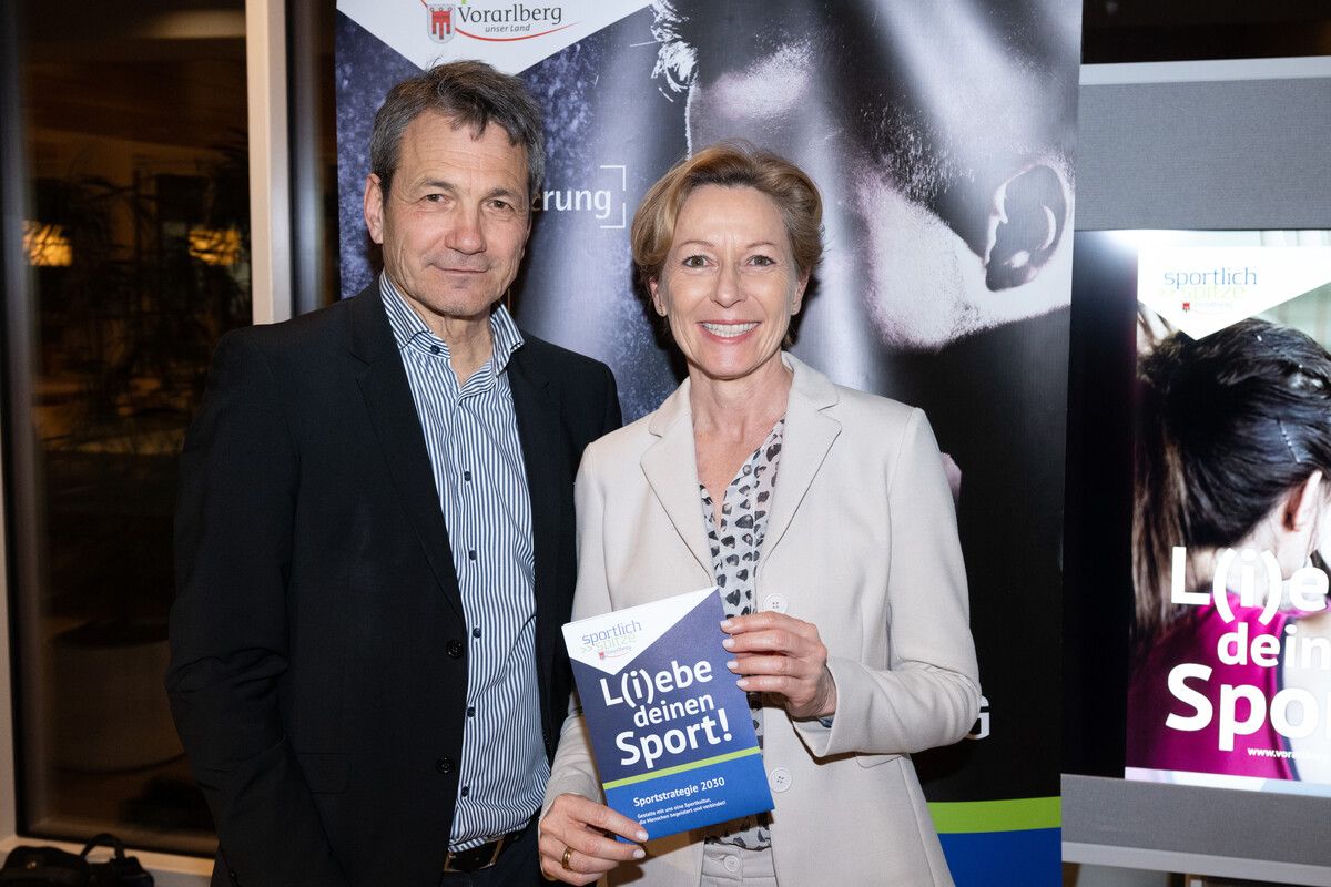 Sportlandesrätin Martina Rüscher und Referatsleiter Michael Zangerl.⇒VN/Serra