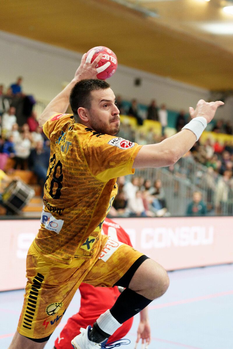 Srdan Predragovic und seine Bregenzer Kollegen stemmten sich bei Handball Tirol gegen eine erneute Niederlage und holten ein Remis.⇒gepa