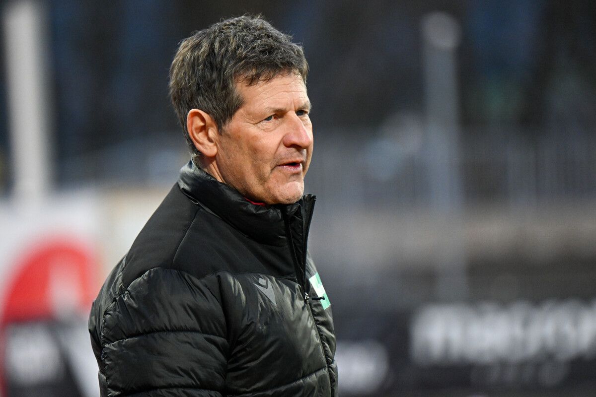 SWB-Coach Andreas Heraf hat genug vom „Geschenke verteilen“.⇒gepa