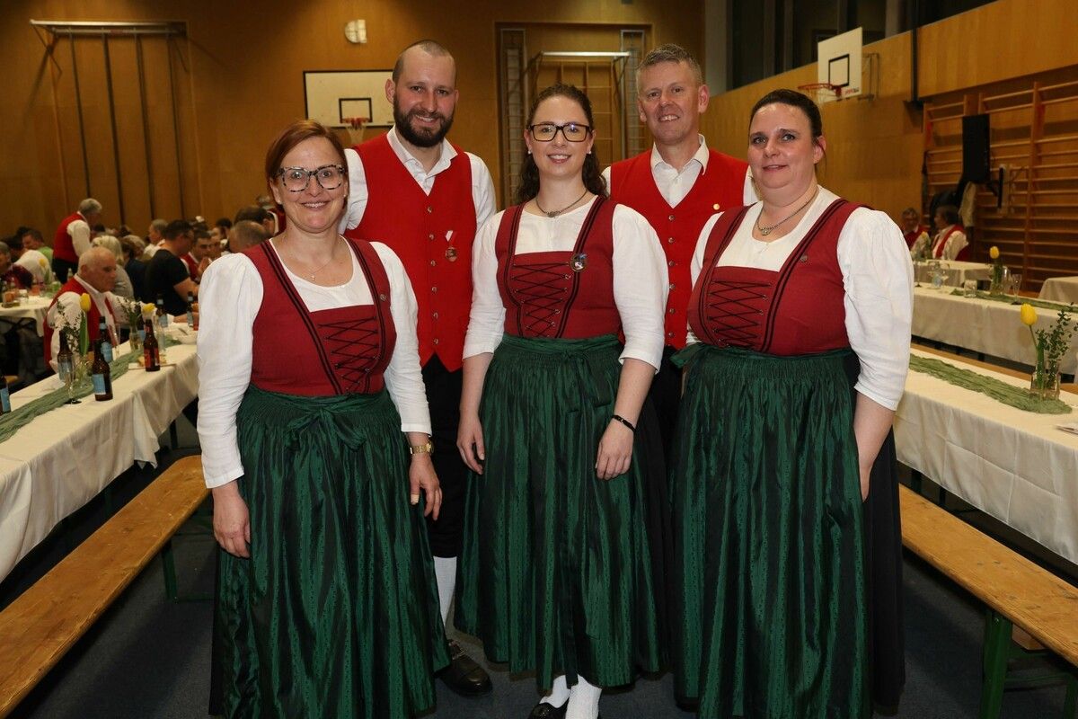 TiTo-Vorstand: Moderatorin Bettina Bertsch, Vizeobmann Clemens Walser, Obfrau Nathalie Koch, Kapellmeister Manfred Bertsch und Sabine Bertsch.⇒aem (3)