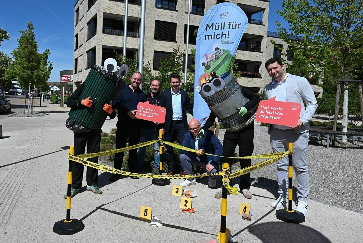 Umweltgemeinderat Simon Vetter, Günter Bösch (Umweltabteilung), Bürgermeister Patrick Wiedl, Andreas Pertel (Österreich sammelt) und Alexander Cukic (Gemeindeverband).⇒BVS