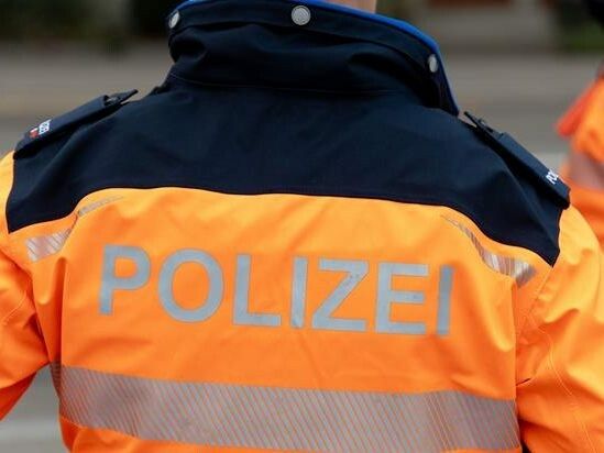 Verdächtiger nahe Tatort von der Polizei festgenommen. ⇒Symbolbild/Kapo St. Gallen