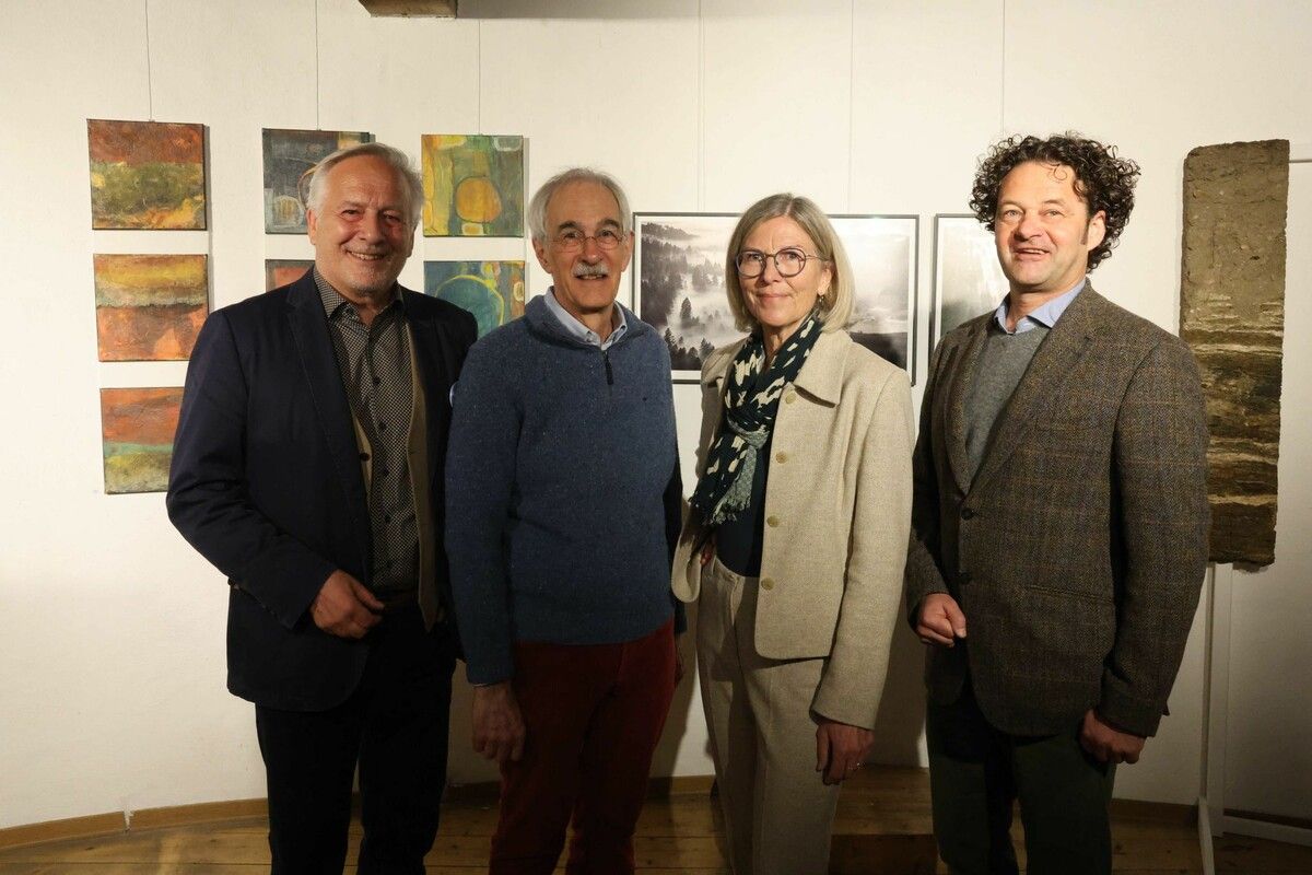 Vernissageredner Conrad Amber mit den Kreativen Jean Theisen, Gabriele Burtscher und Walter Fitz.⇒Arno Meusburger (3)