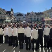 Chöre sangen am Marktplatz
