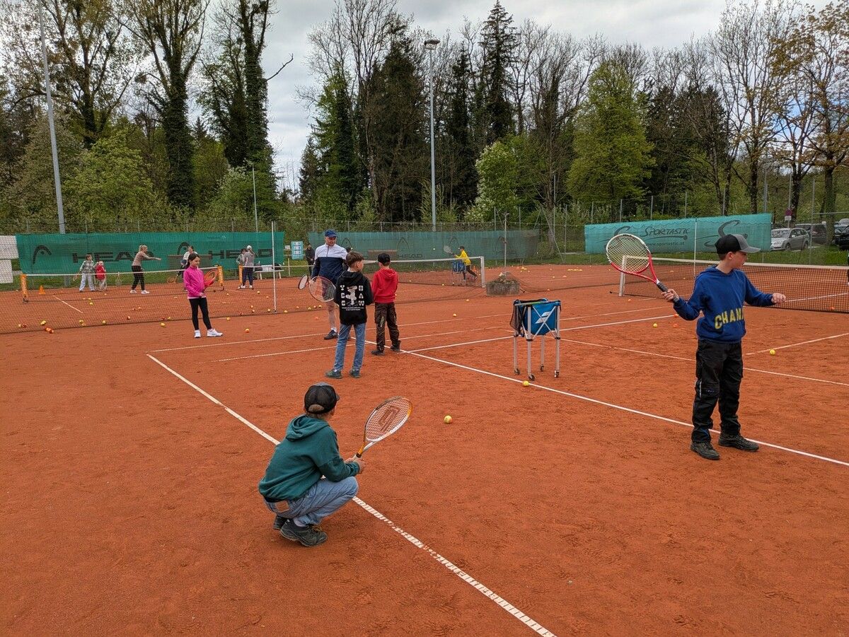 Vier Sandplätze und ein Tag der offenen Tür laden Tennisfans zum Mitmachen ein.⇒TC Hörbranz