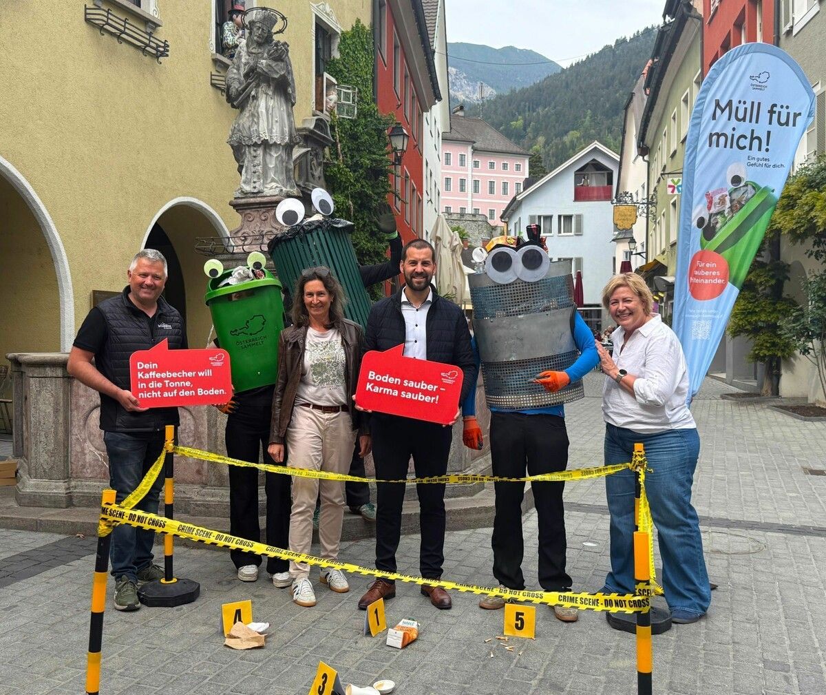 v.l.: Karl Thaler (Stadt Bludenz/Umweltabteilung, StR. Martina Brandstätter, Bgm. Simon Tschann und Elfi Schillinger (Organisatorin der TrashBusters). ⇒Stadt Bludenz