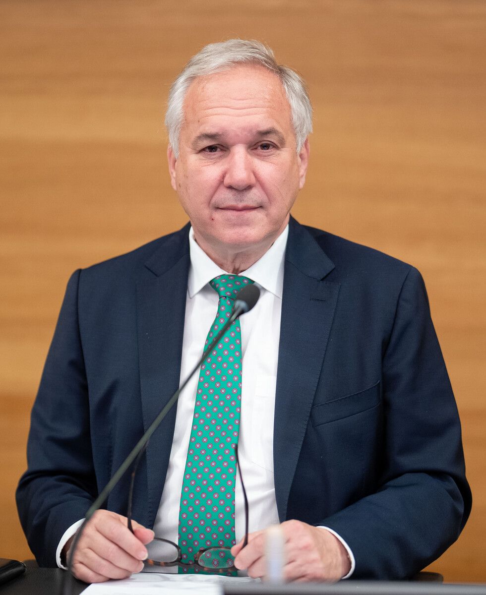 Walter Rosenkranz verweist auf Klärung durch die Parlamentsspitze. ⇒APA